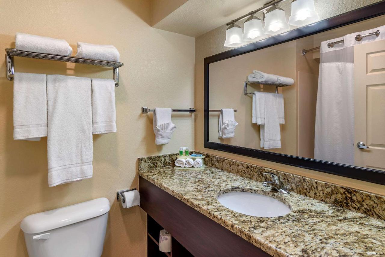 Comfort Inn & Suites Dahlonega University Area Bagian luar foto