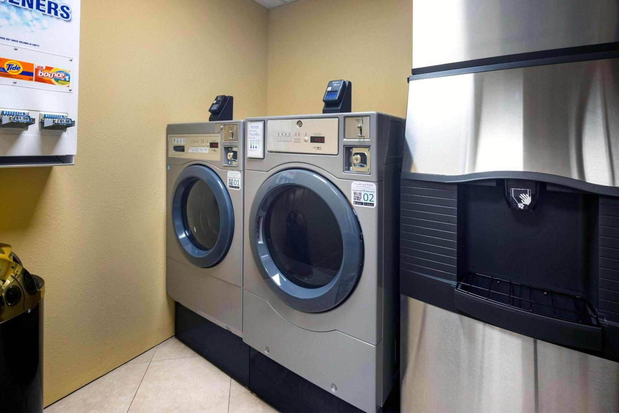 Comfort Inn & Suites Dahlonega University Area Bagian luar foto
