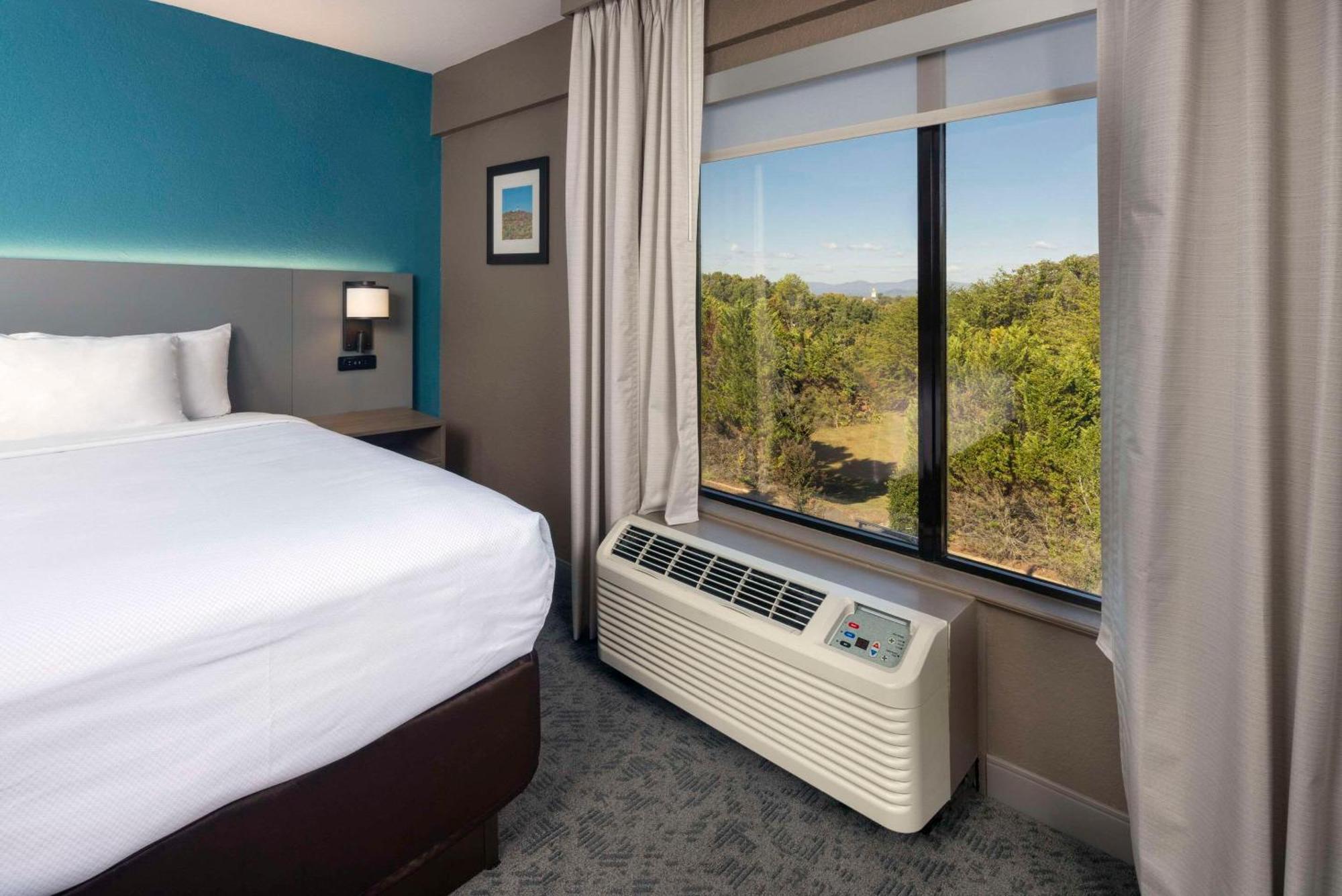 Comfort Inn & Suites Dahlonega University Area Bagian luar foto