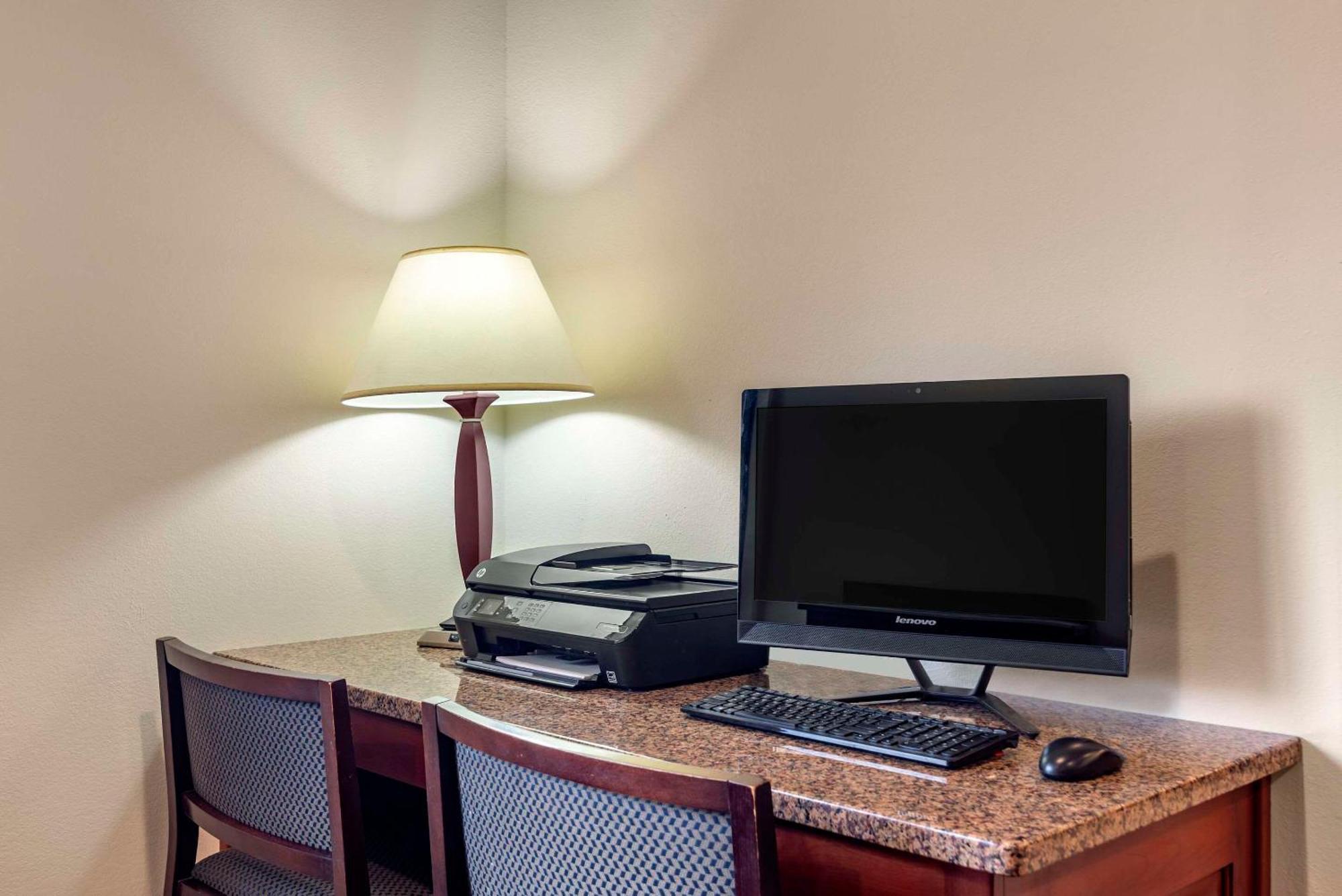 Comfort Inn & Suites Dahlonega University Area Bagian luar foto