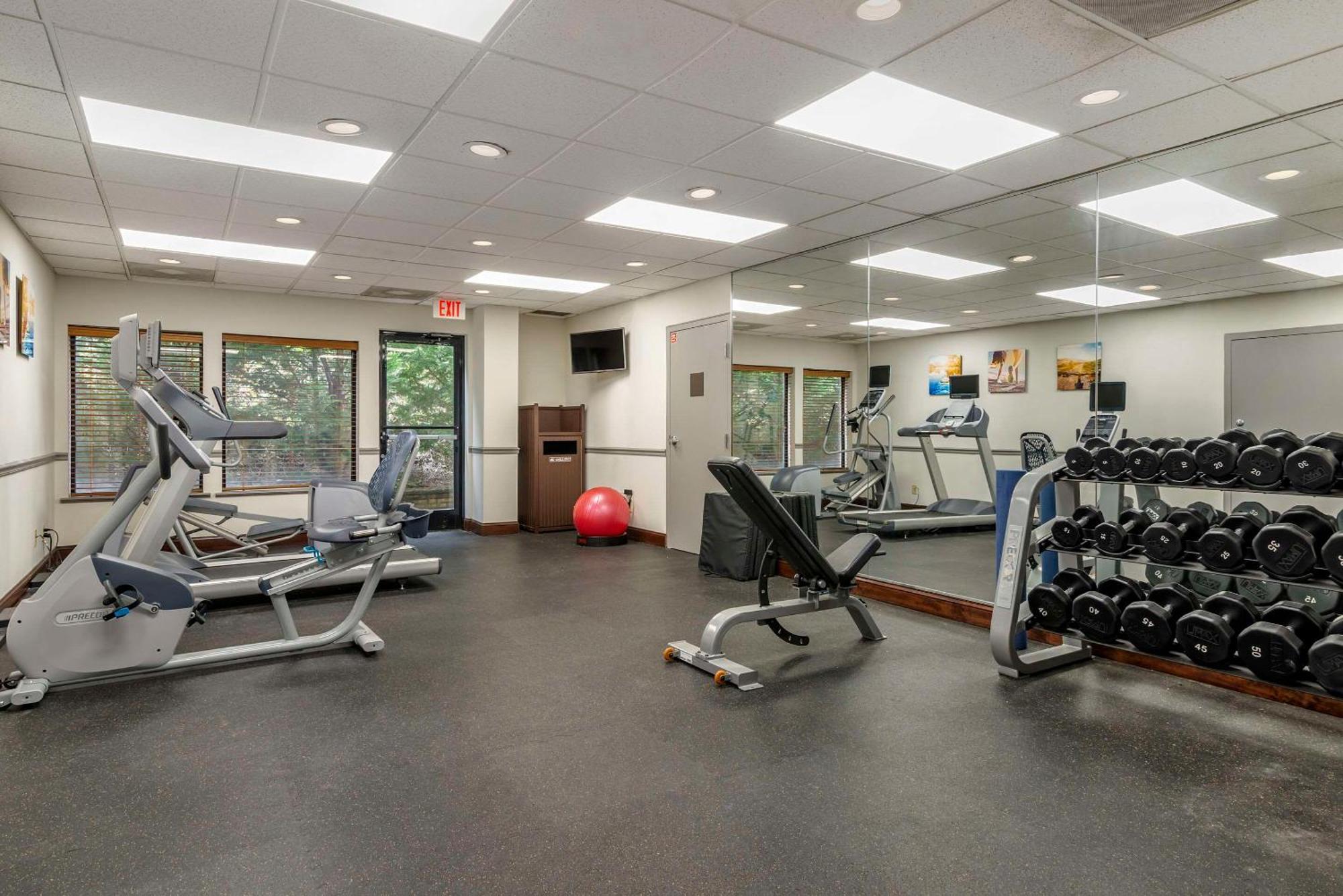 Comfort Inn & Suites Dahlonega University Area Bagian luar foto