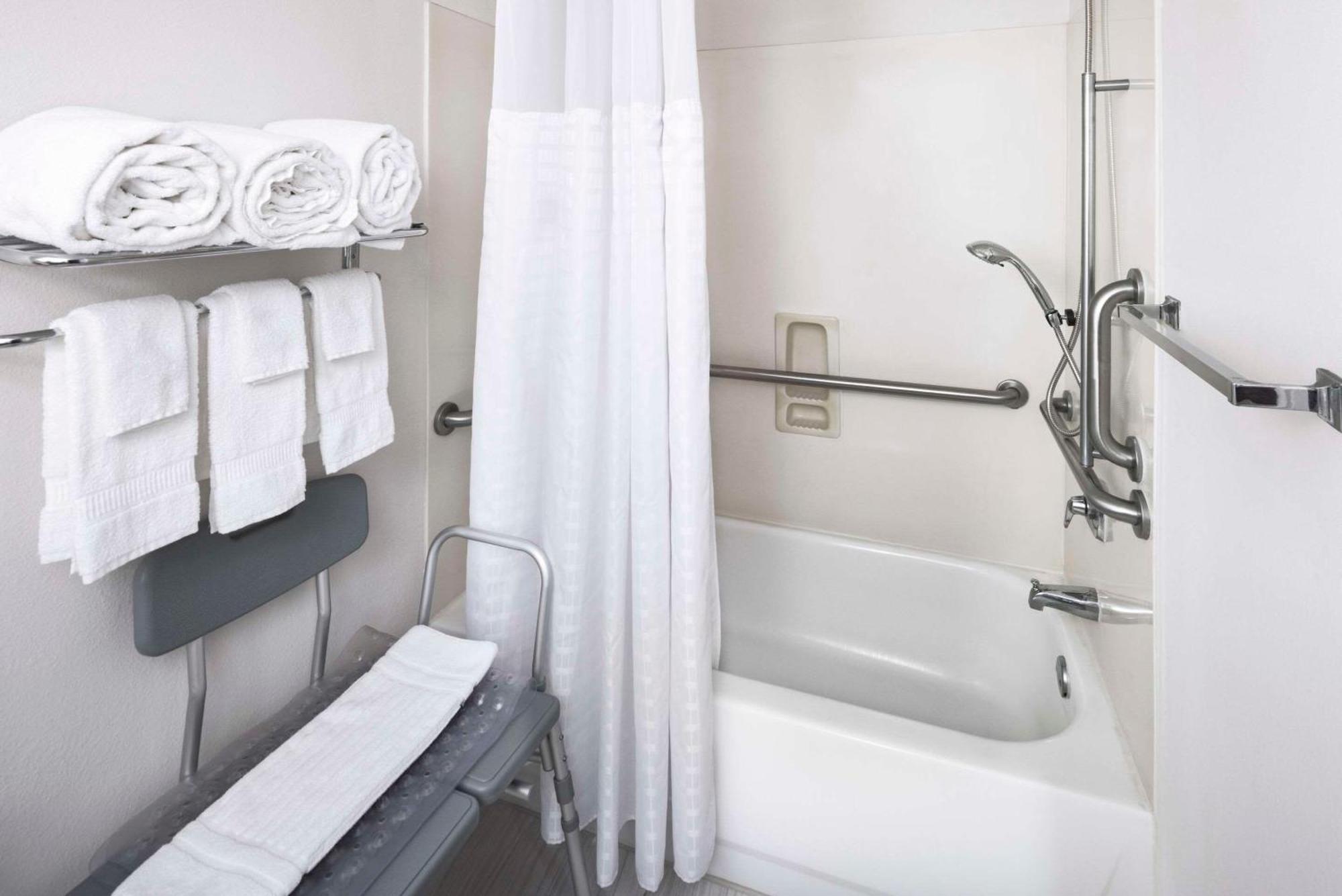 Comfort Inn & Suites Dahlonega University Area Bagian luar foto