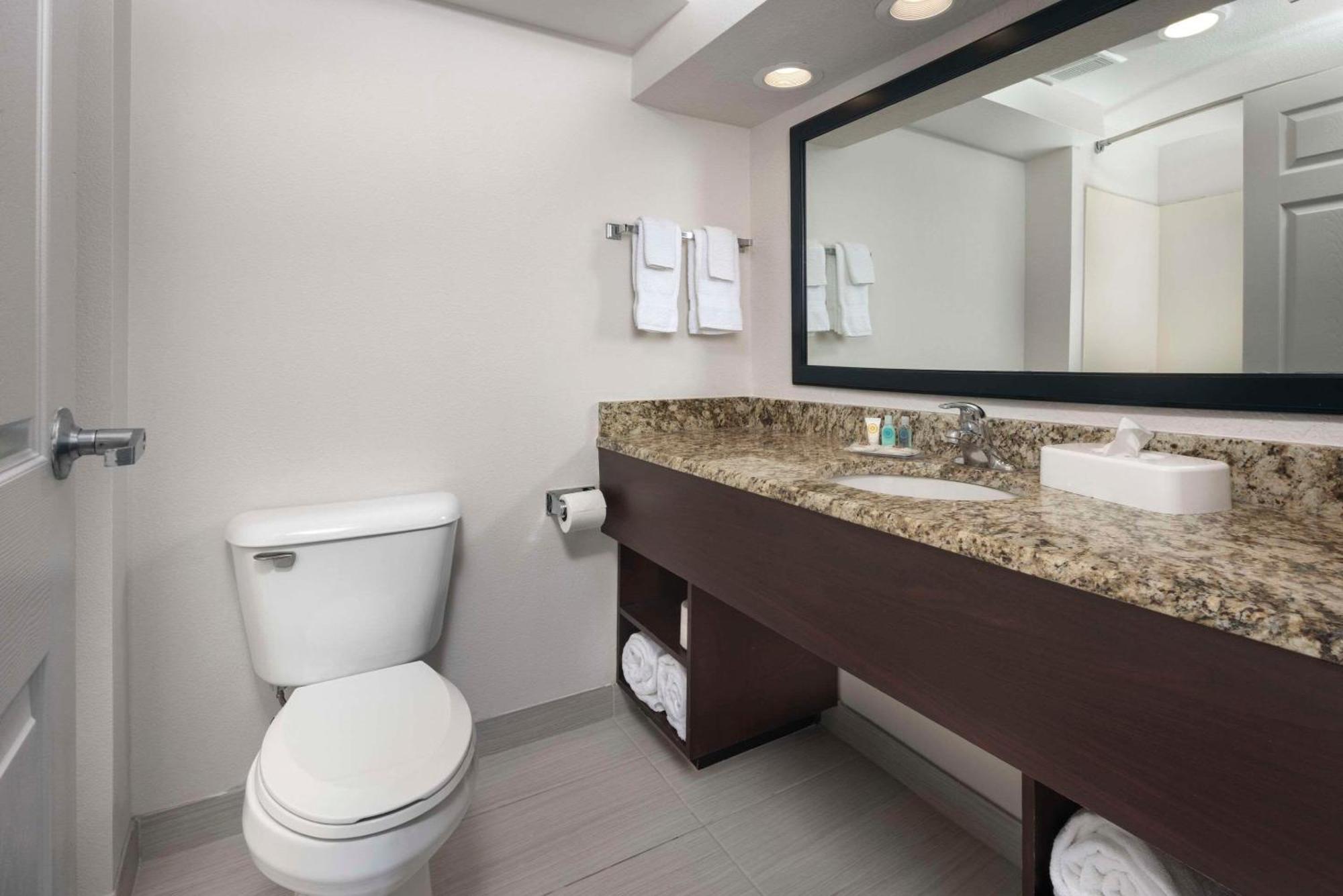 Comfort Inn & Suites Dahlonega University Area Bagian luar foto