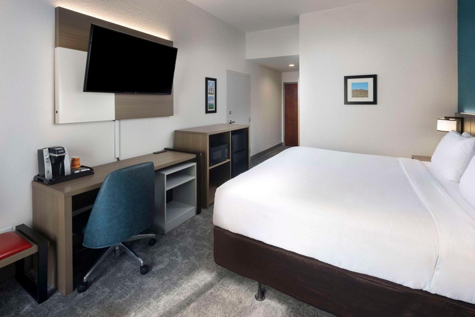 Comfort Inn & Suites Dahlonega University Area Bagian luar foto