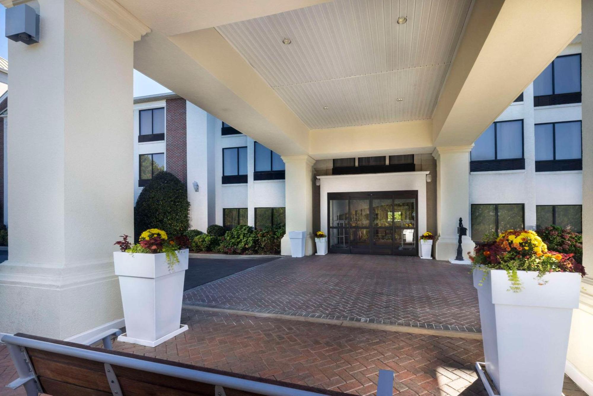 Comfort Inn & Suites Dahlonega University Area Bagian luar foto