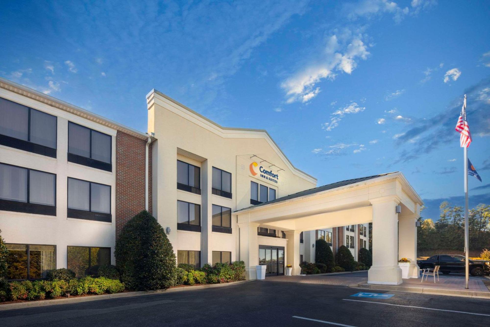 Comfort Inn & Suites Dahlonega University Area Bagian luar foto