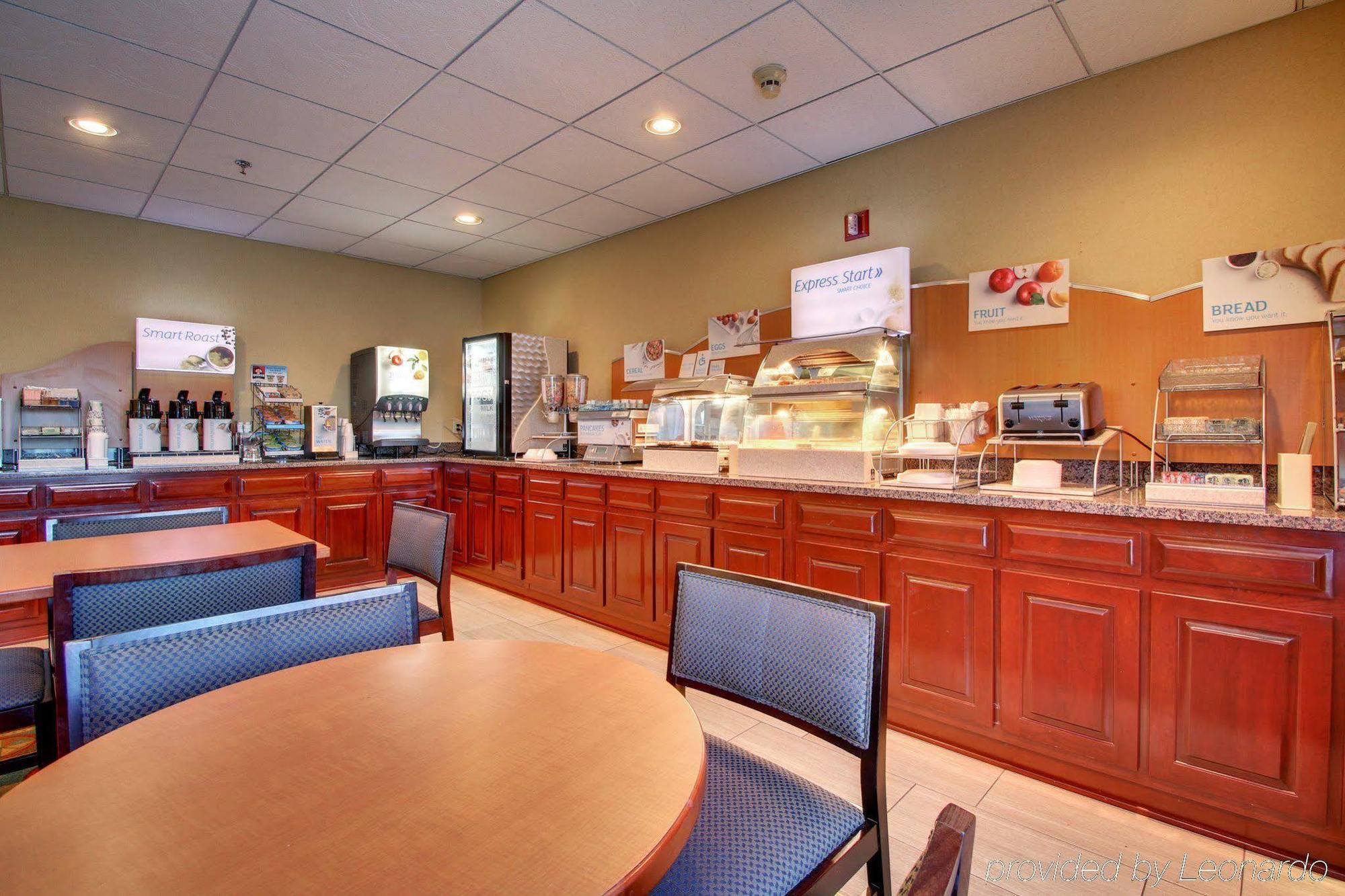 Comfort Inn & Suites Dahlonega University Area Bagian luar foto