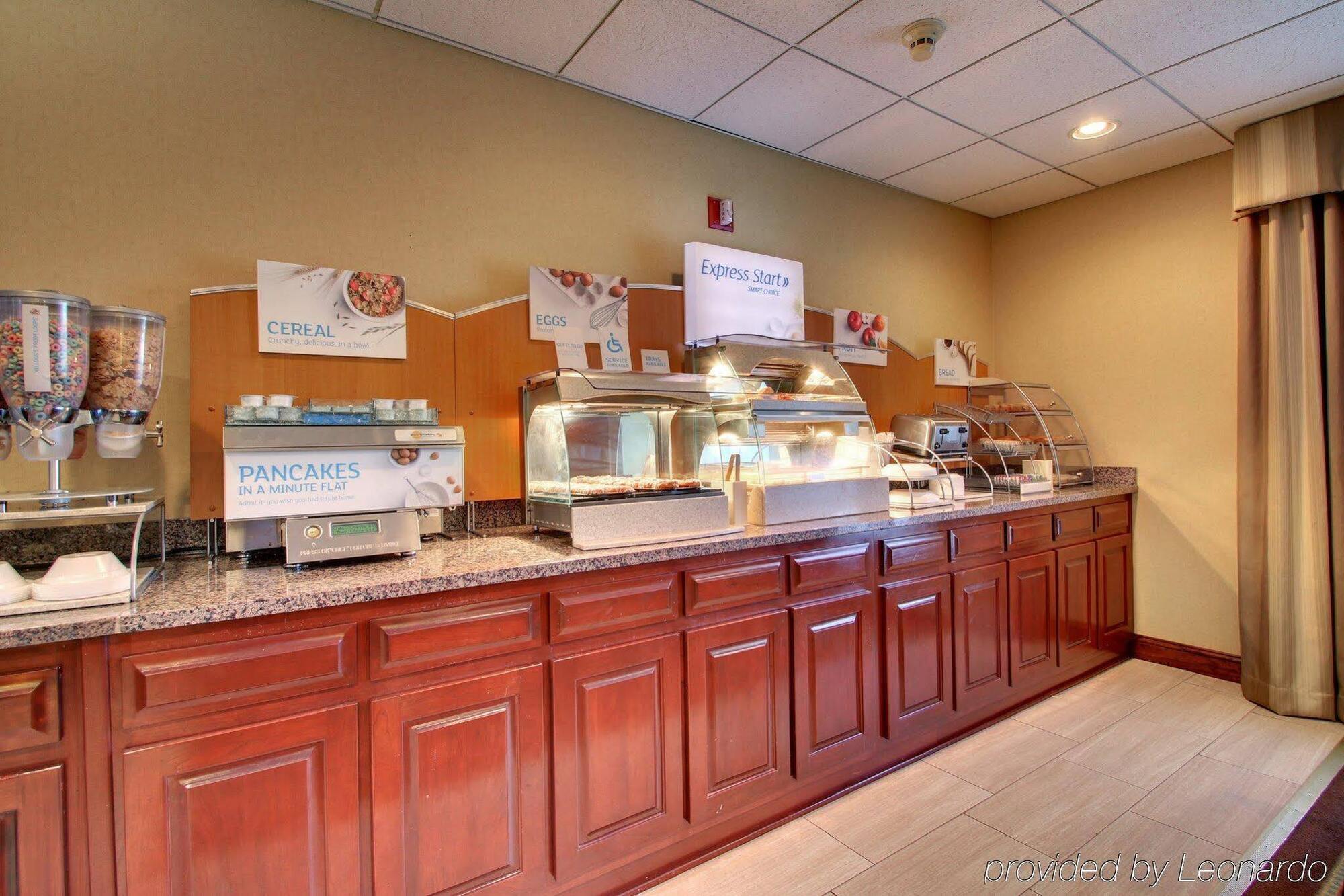 Comfort Inn & Suites Dahlonega University Area Bagian luar foto