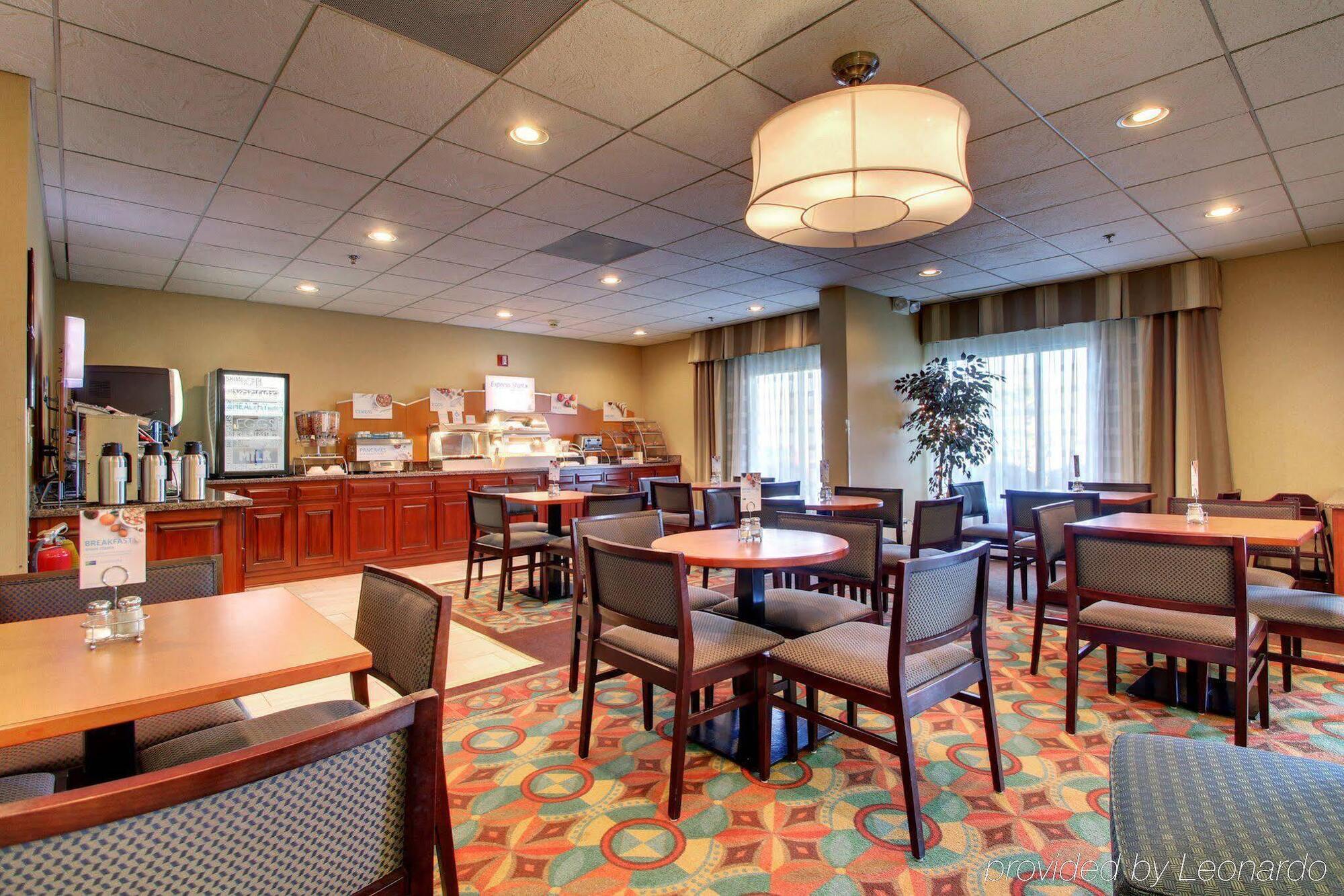 Comfort Inn & Suites Dahlonega University Area Bagian luar foto